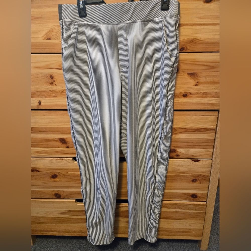 ATHLETA WOMEN'S WHITE & GRAY STRIPED PANTS. SIZE 12.